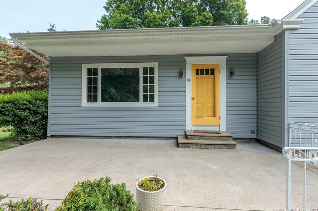 68 Moodus Leesville Rd, Moodus, CT 06469