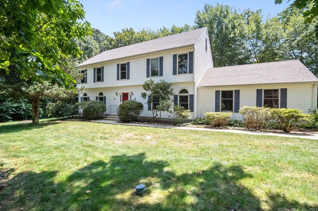 2 Partridge Holw, Chesterfield, CT 06370-1666