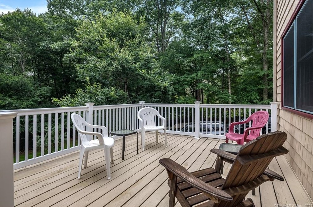 76 Ironworks Rd, Clinton CT  06413-1226 exterior