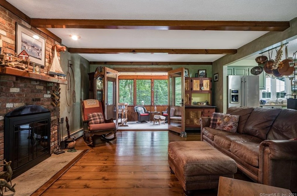 76 Ironworks Rd, Clinton CT  06413-1226 exterior