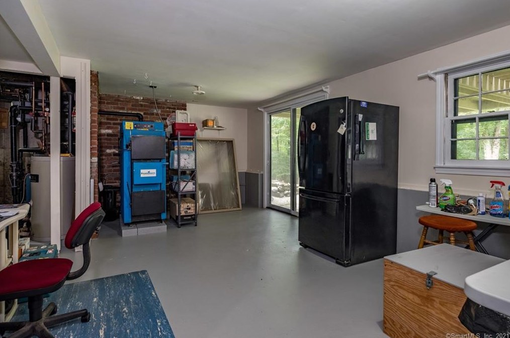 76 Ironworks Rd, Clinton CT  06413-1226 exterior