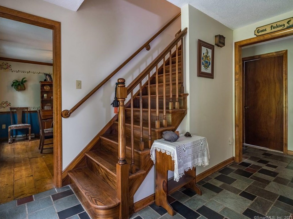 76 Ironworks Rd, Clinton CT  06413-1226 exterior