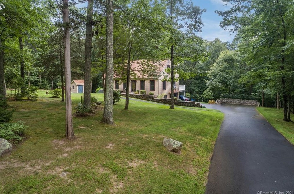 76 Ironworks Rd, Clinton CT  06413-1226 exterior