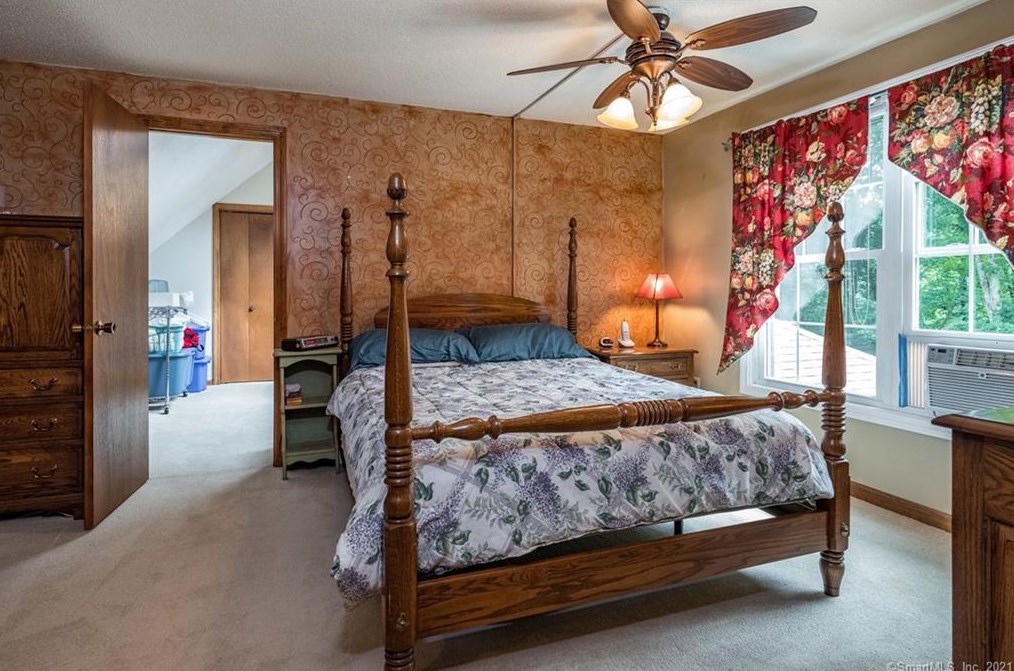 76 Ironworks Rd, Clinton CT  06413-1226 exterior