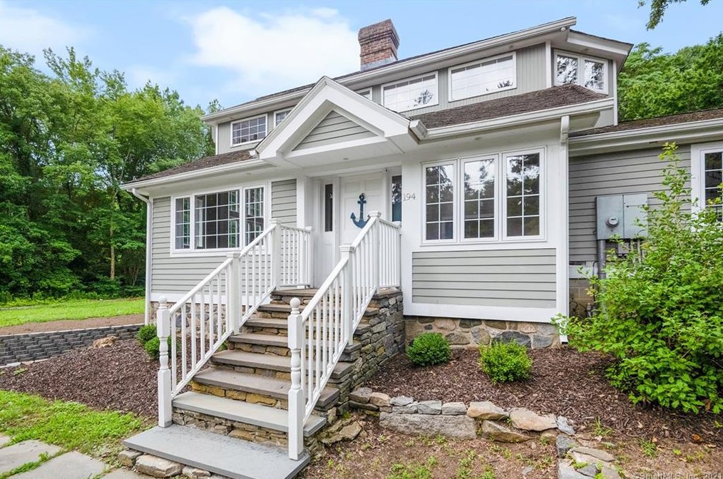 194 Saybrook Rd, Essex, CT 06426