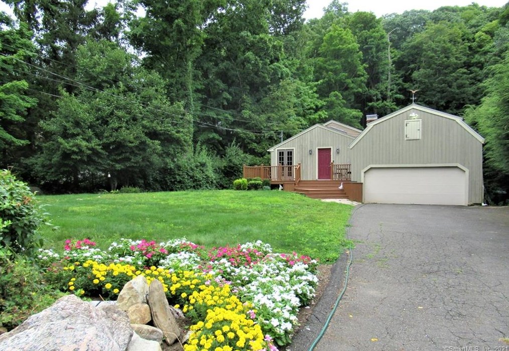 10 Satterlee Rd, Danbury, CT 06812 exterior