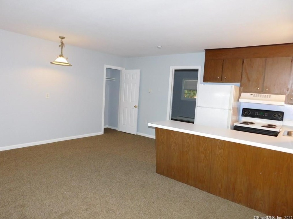 10 Peggy Ln, Niantic, CT 06357