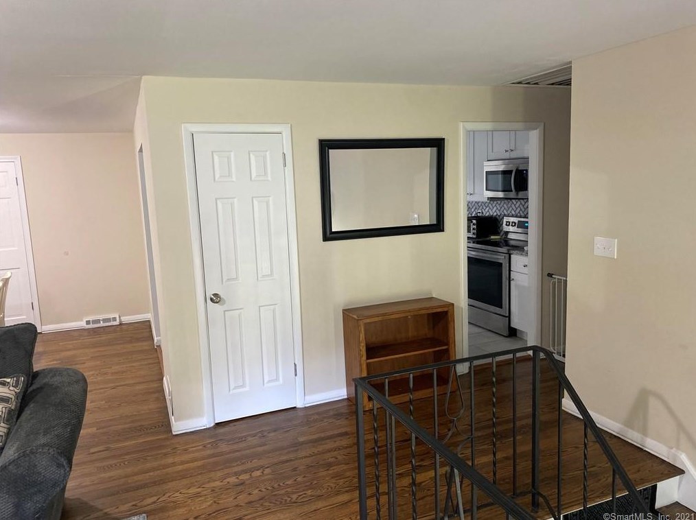 17 Bob White Way, Simsbury CT  06089-9767 exterior