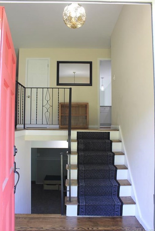 17 Bob White Way, Simsbury CT  06089-9767 exterior