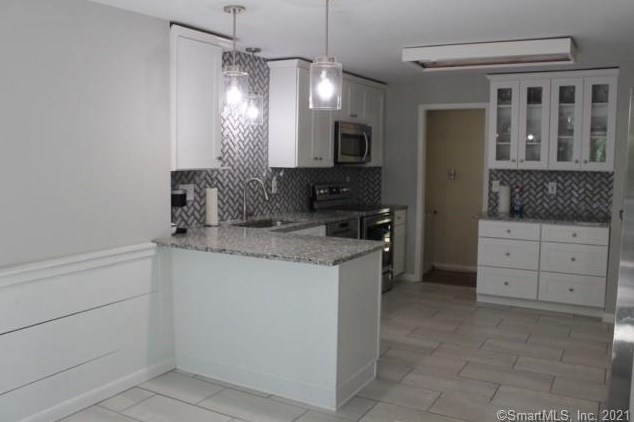 17 Bob White Way, Simsbury CT  06089-9767 exterior