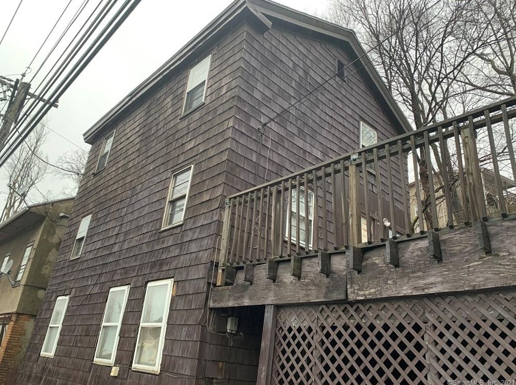 36 New Haven Ave, Derby, CT 06418