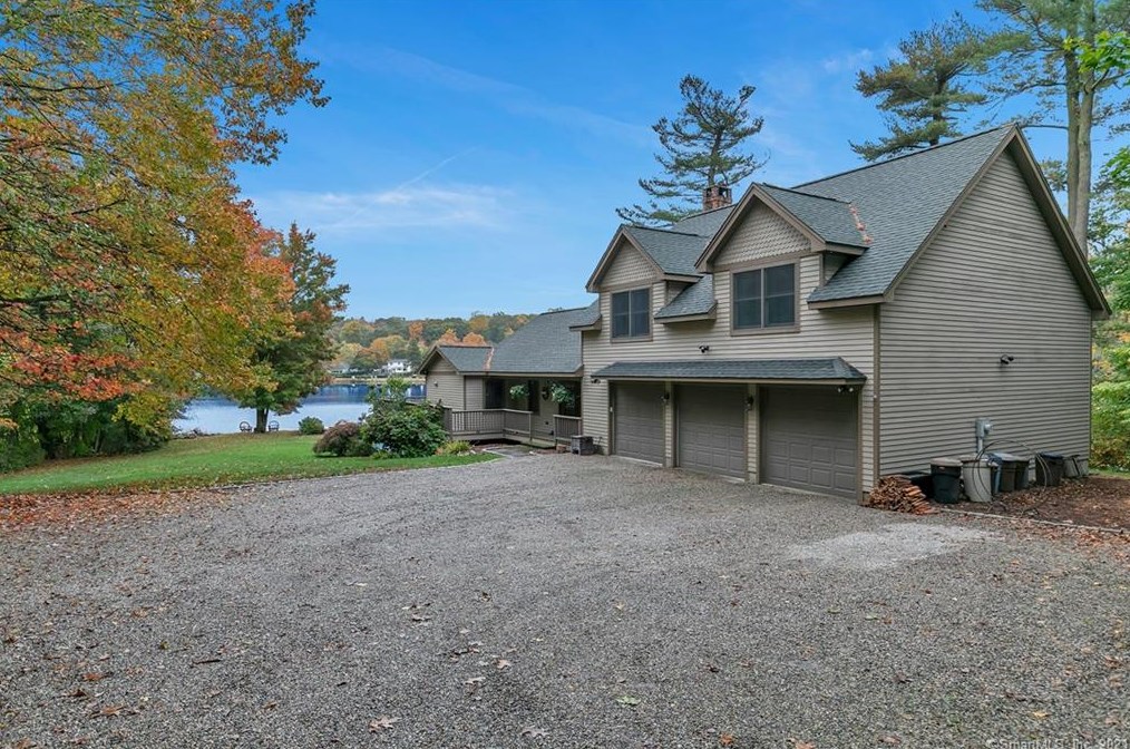 51 Taquoshe Pl, Fairfield, CT 06825-7246
