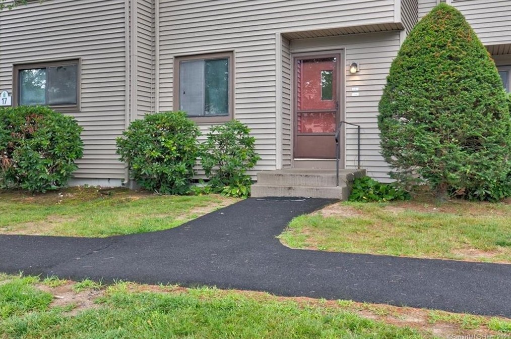17 Greenbriar Dr #a, Farmington, CT 06032