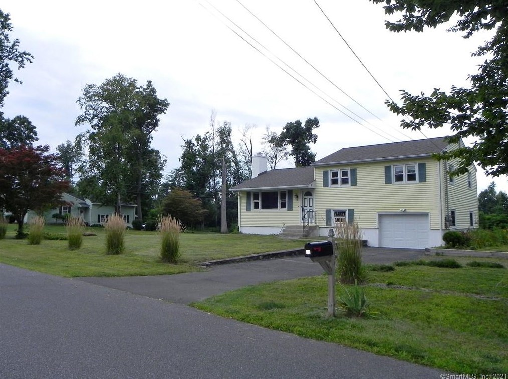 38 Mist Hill Dr, Brookfield Center, CT 06804