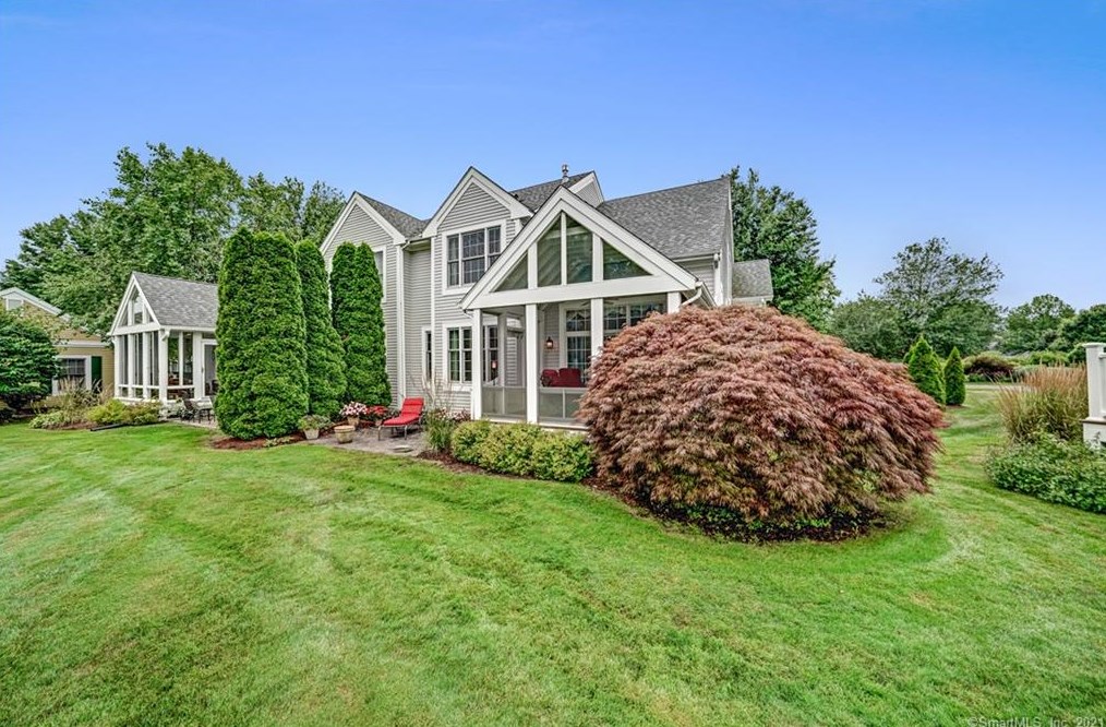 7 Highland Grn, Cromwell, CT 06416 exterior