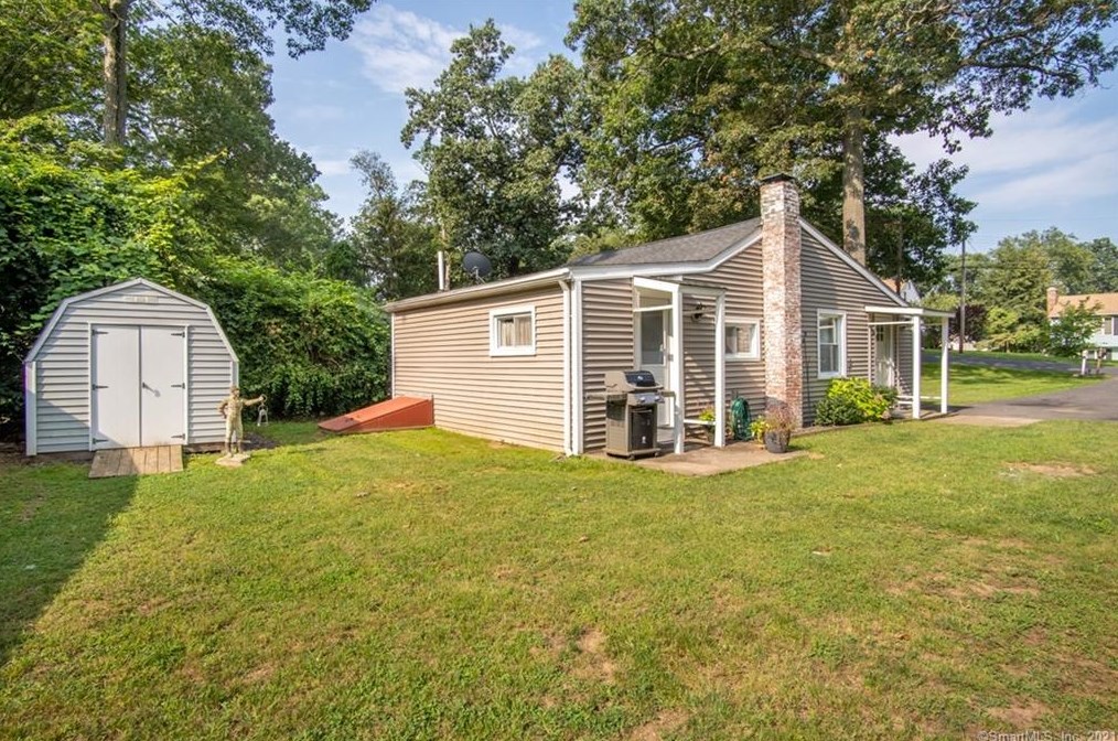 34 Pine Rd, Suffield, CT 06093-2749