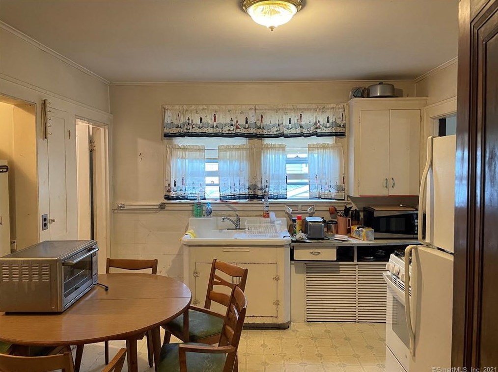 23 Valentine St, Waterbury, CT 06708