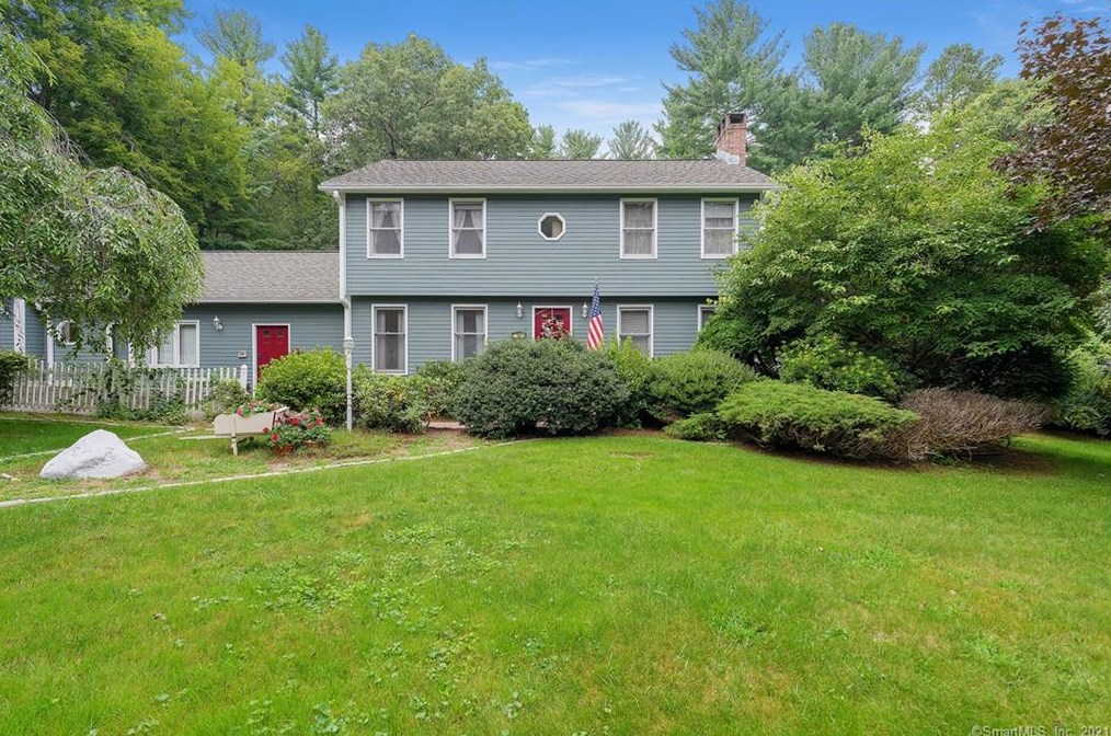 22 Woods Hollow Rd, Suffield, CT 06093-2653
