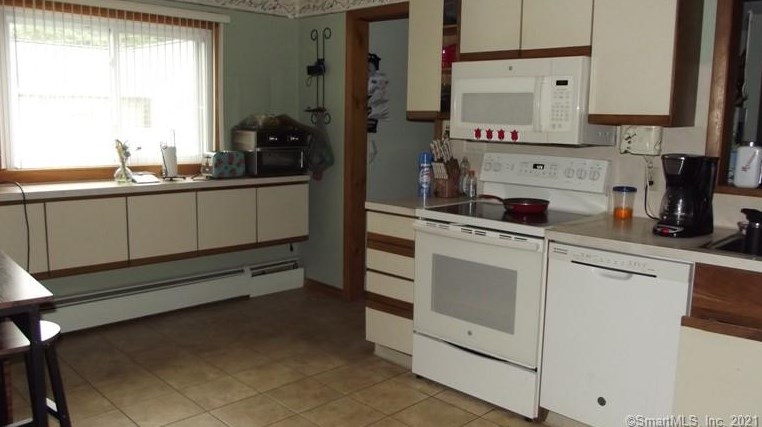 6 Gould Dr, Hartford, CT 06118