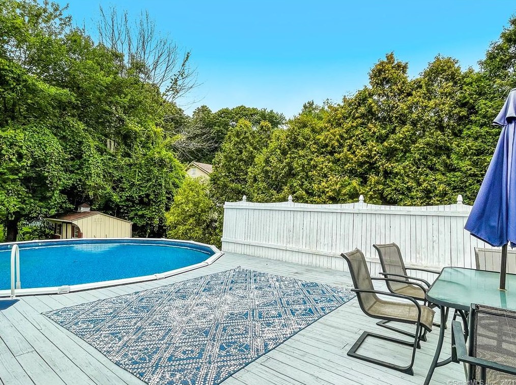 6 Charlie Cir, Wapping, CT 06074