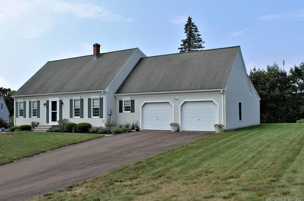 61 Wildwood Ln, Middletown, CT 06457