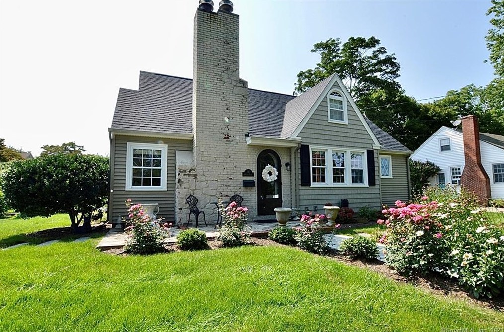 14 Mccook Pl, Niantic, CT 06357