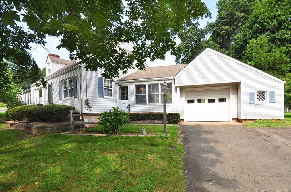 15 Tower Rd, Manchester, CT 06042