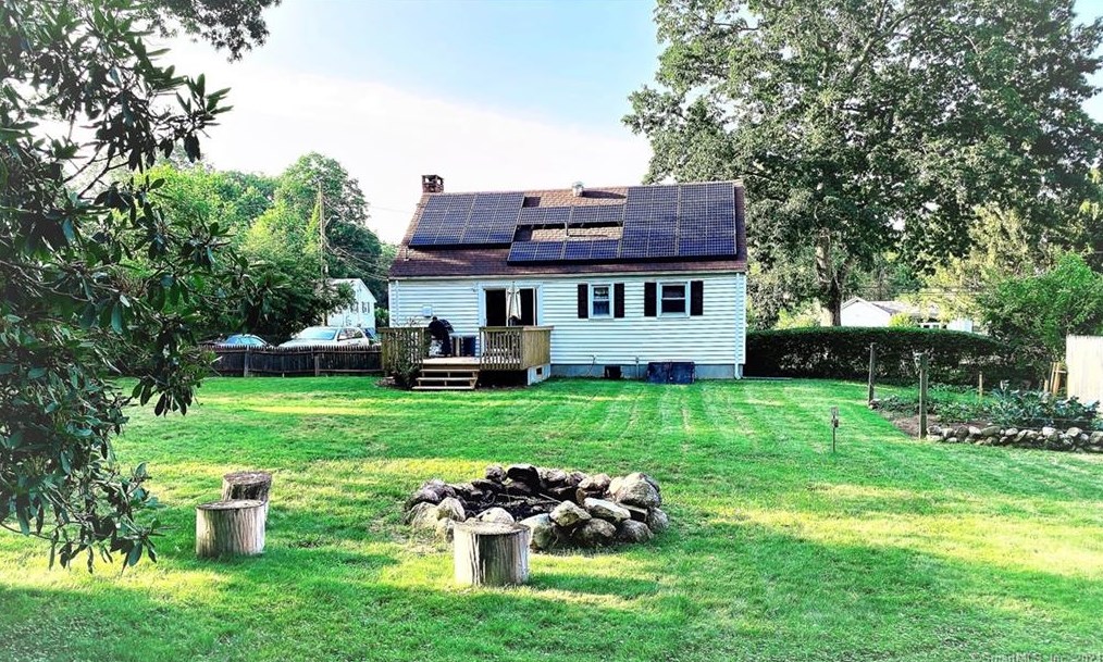 16 Florida Dr, Chesterfield, CT 06370-1405
