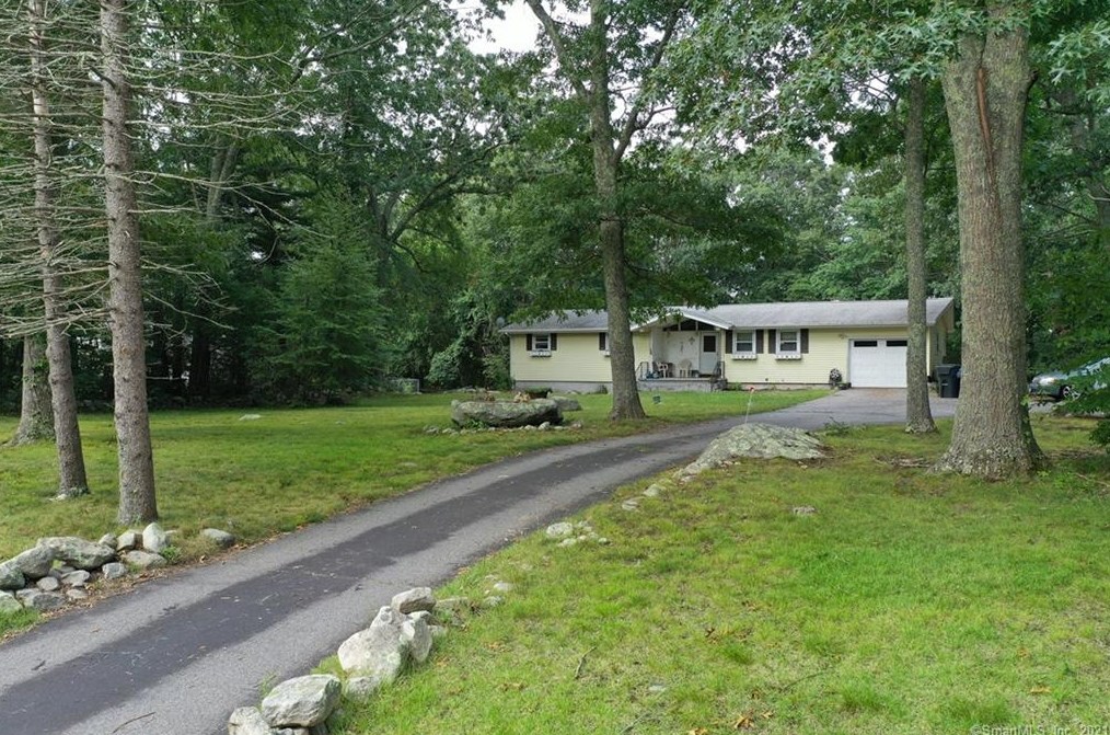20 Eagle Ridge Dr, Gales Ferry, CT 06335