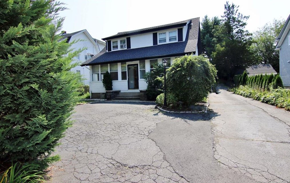 89 Valley Rd, Cos Cob, CT 06807