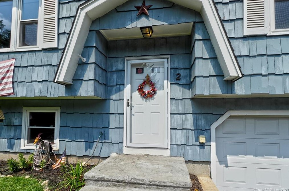 2 Behrle Dr, Ansonia, CT 06401