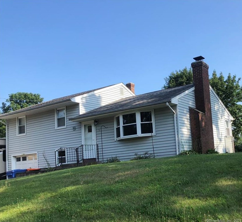 5 Idle Ln, Meriden, CT 06451-2009