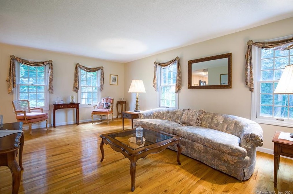 17 Great Oak Rd, Northford, CT 06472