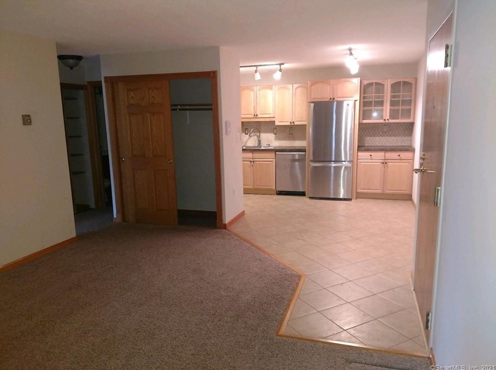 38 Rambling Brook Ln #b8, Glastonbury, CT 06033