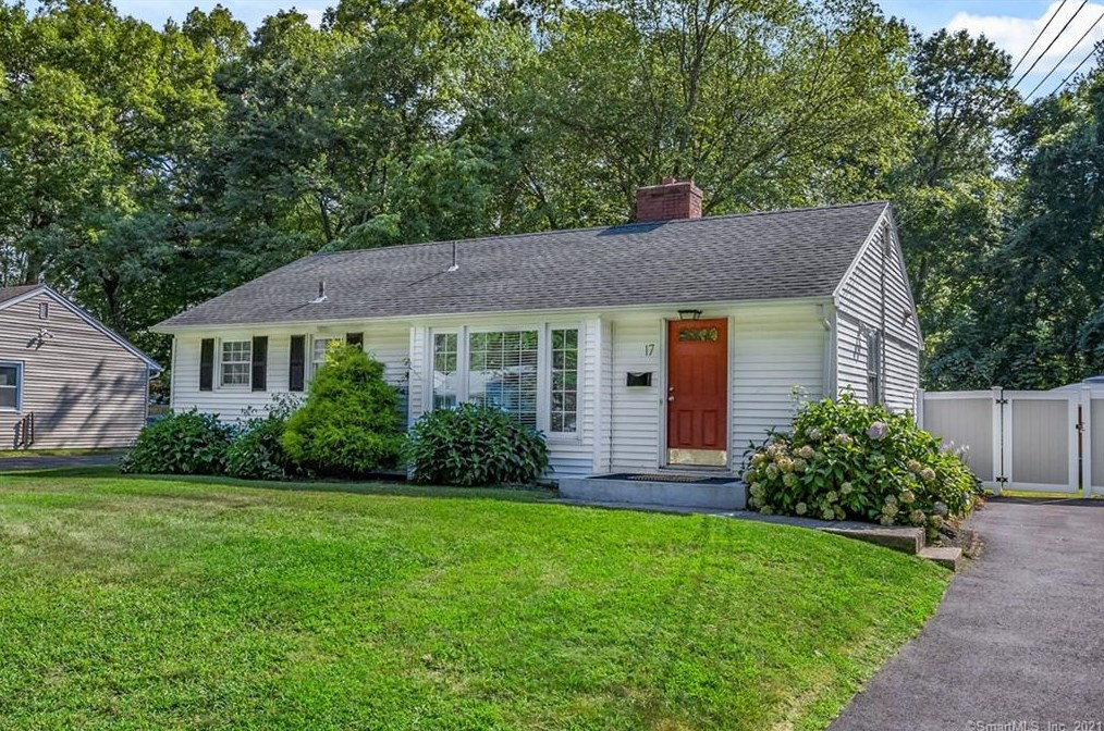 17 Walker Ln, Bloomfield, CT 06002