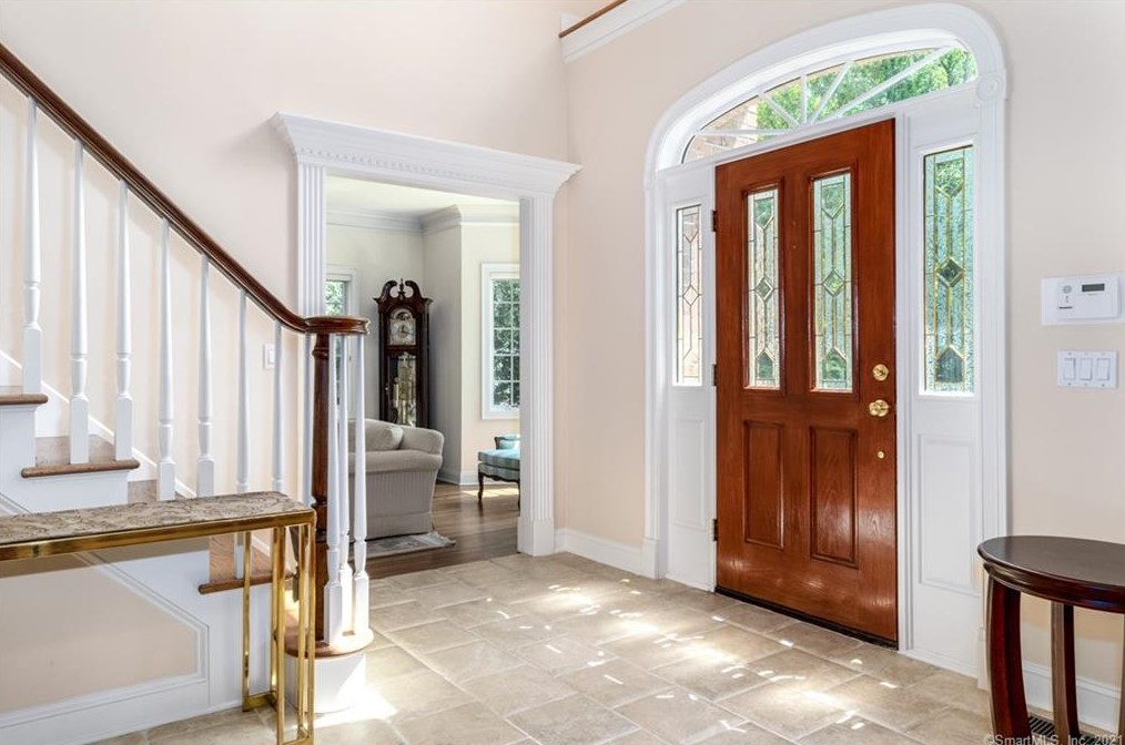 27 Stone Fence Ln, Stamford, CT 06903