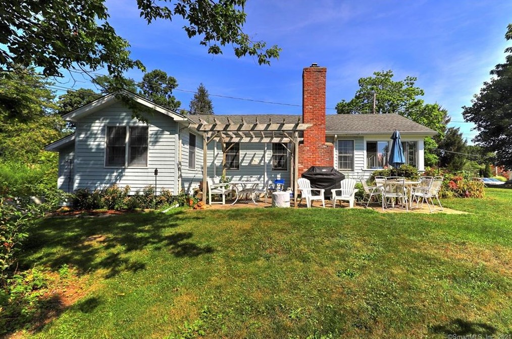 20 Highland Ave, Guilford CT  06437-3322 exterior