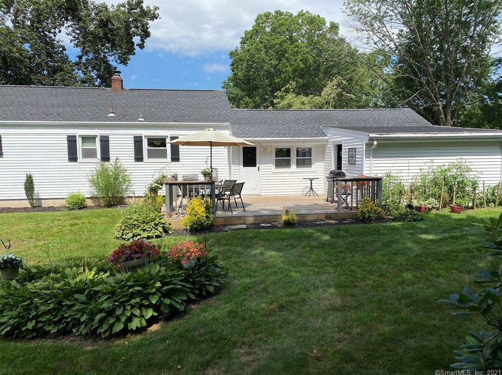 104 Waverly Rd, Huntington, CT 06484