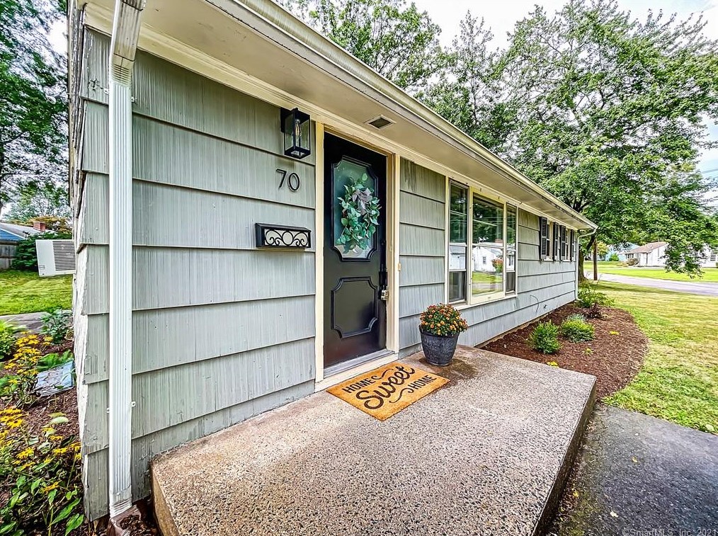 70 Ellsworth Dr, Bloomfield, CT 06002