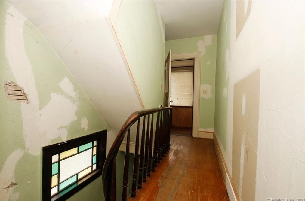 74 Oak St, Meriden CT 06450-5820 exterior