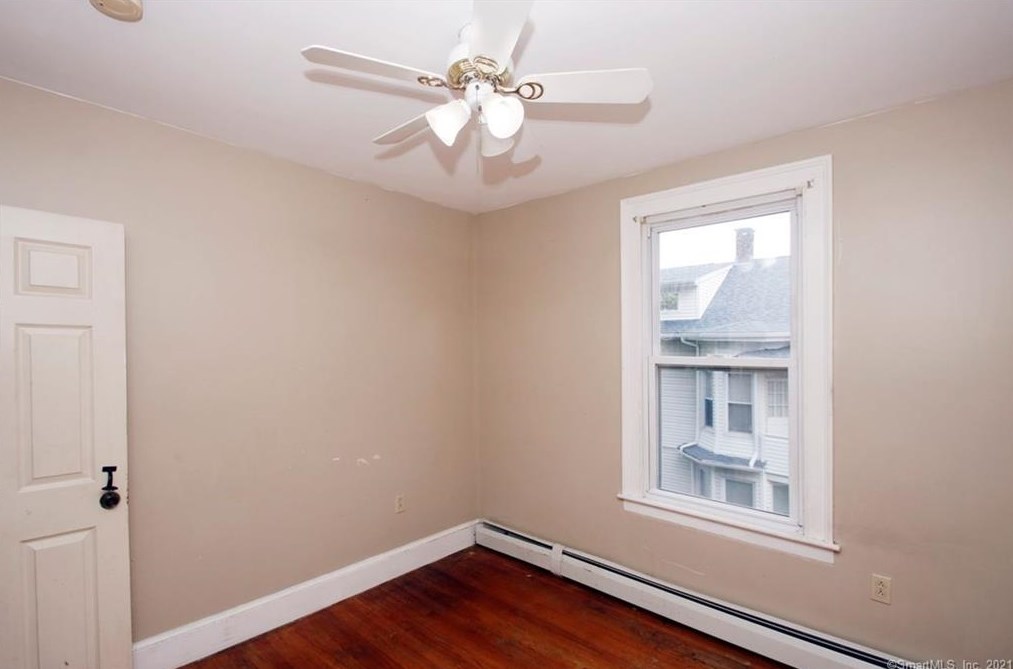 74 Oak St, Meriden CT 06450-5820 exterior