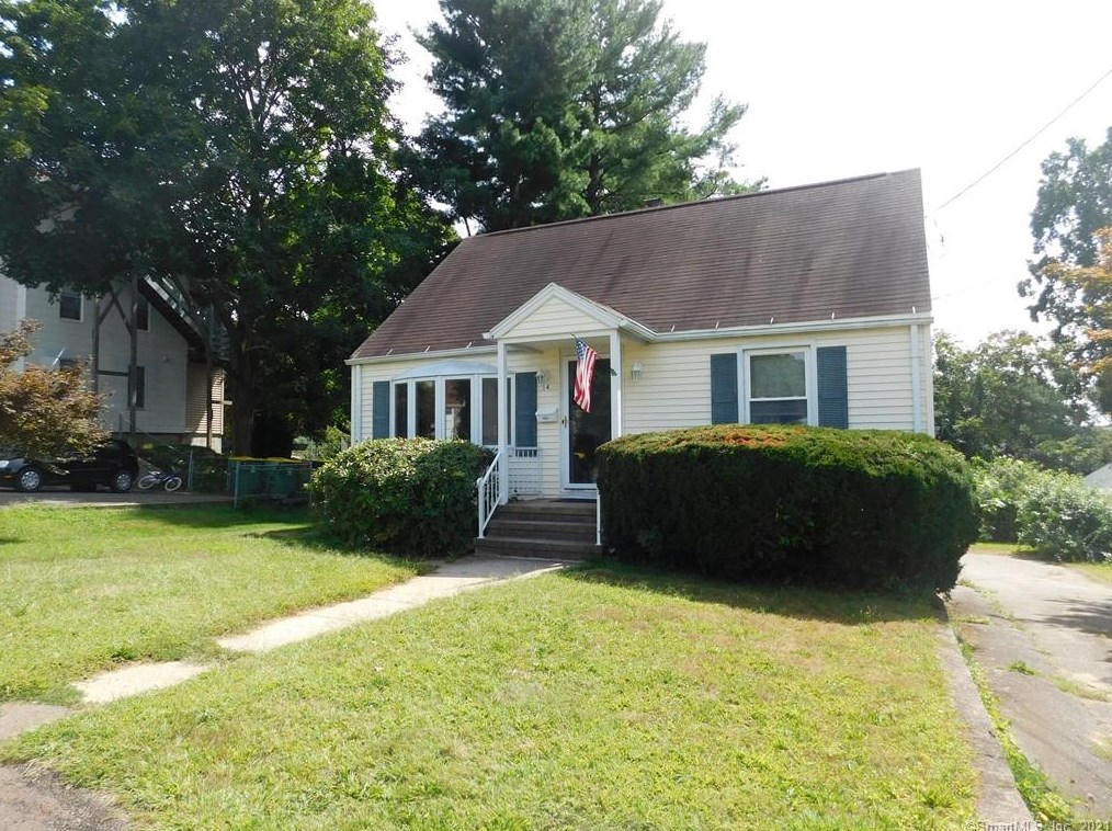 14 Wadsworth St, Waterbury CT  06706-2145 exterior
