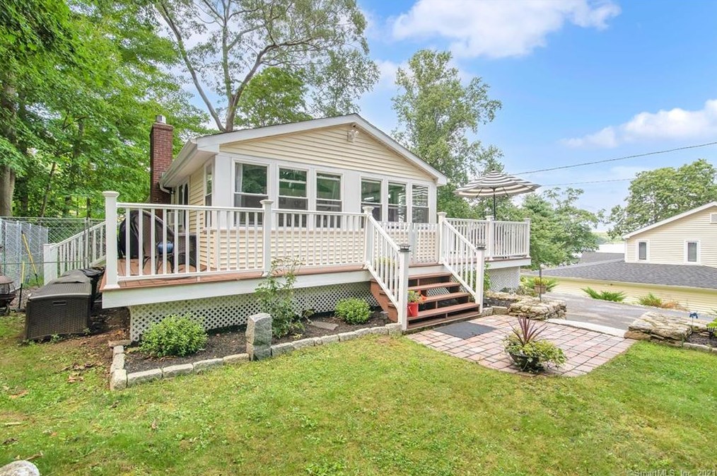10 Woodside Rd, Amston, CT 06231