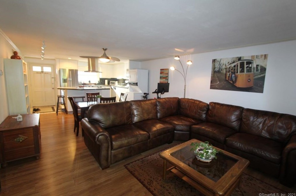 177 Williamstown Ct, Hartford, CT 06111 exterior