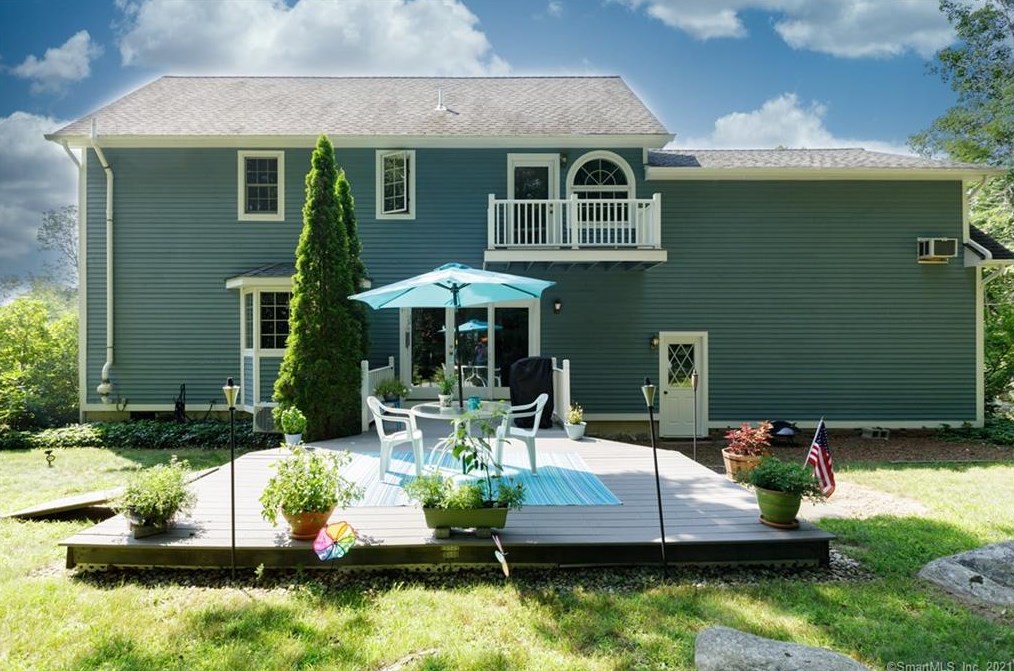 2 Cobblestone Rd, Unionville, CT 06013-2613