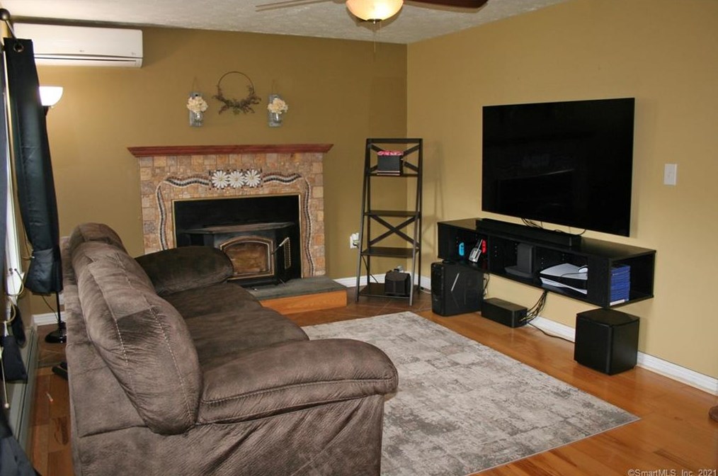 16 Courtney Ter, Colchester, CT 06415-2008