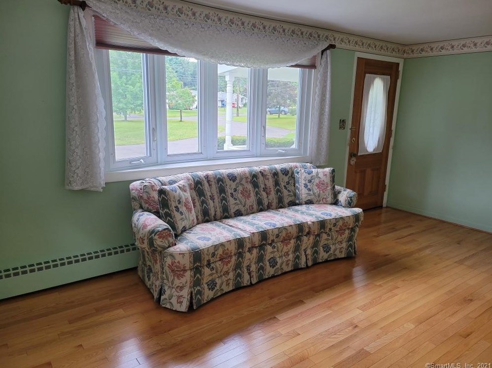 3 Batt Ct, Unionville, CT 06085 exterior