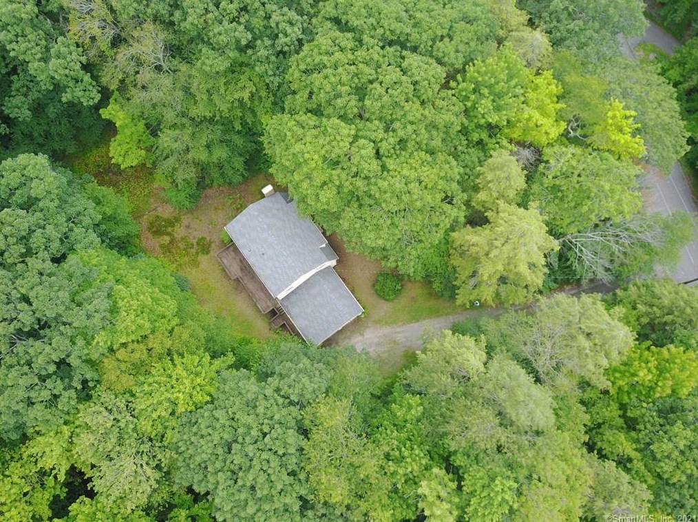 124 Highview Dr, Winsted, CT 06098-2526