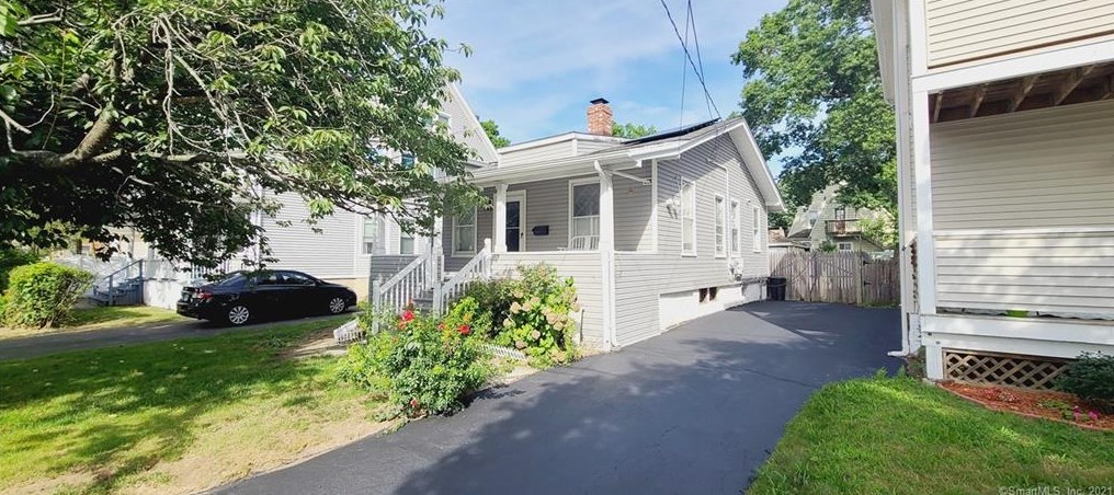 45 Boswell St, Stratford, CT 06615-6629