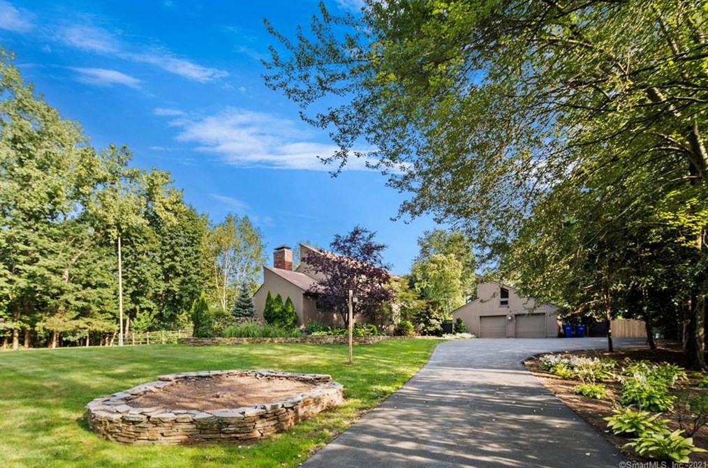 7 High Hill Rd, Bloomfield, CT 06002